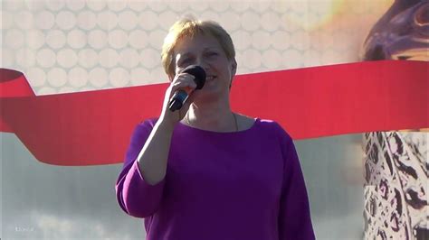 Татьяна Шилина - Черная смородина Расцвела смородина в городском саду ...