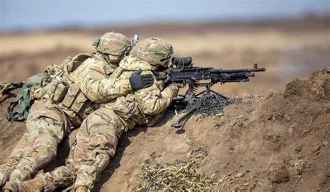 Biden perdoa veteranos do exército dos EUA condenados por lei que proibia sexo gay A decisão