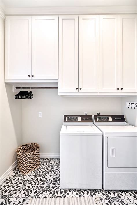 Chic And Optimized Mudroom Laundry Room Combo Ideas