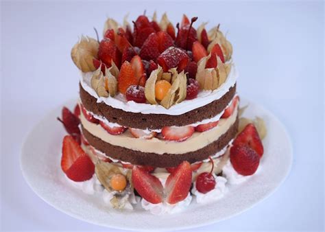 Naked Cake de Morango Chocolate Baba de Moça