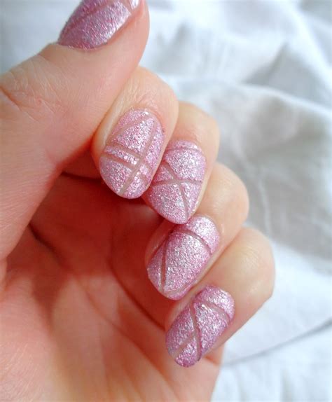 Nail art cocooning paillettes et rose poudré The Mariette Blog