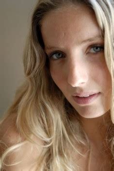 Annabelle Wallis Hot Nuda Topless