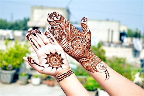 Best Peacock Mehendi Designs