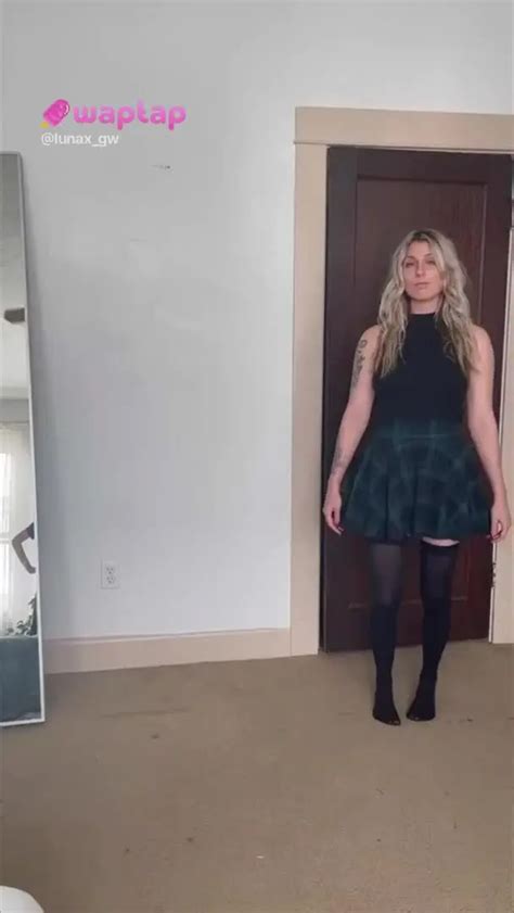 The Shy Girl In Her Vs The Naked Submissive One Scrolller