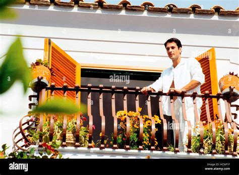 UNDER THE TUSCAN SUN, Raoul Bova, 2003, (c) Touchstone/courtesy Everett ...