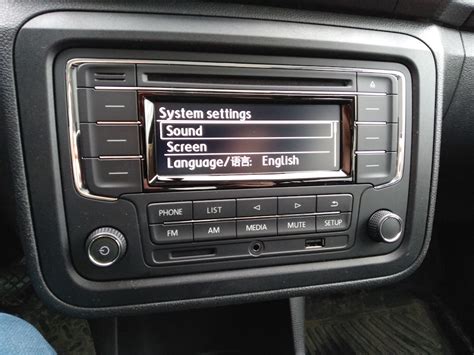 Установка магнитолы RCD 320 — Skoda Fabia Mk2, 1,2 л, 2013 года ...