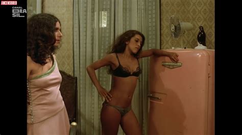 Naked Regina Cas In Os Sete Gatinhos