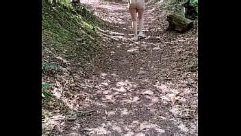 Se Atrevi A Caminar Desnudo Por El Bosque Xvideos
