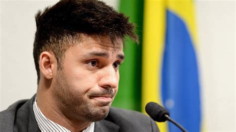 El Pol Tico Brasile O Abiertamente Gay Que Abandon Brasil
