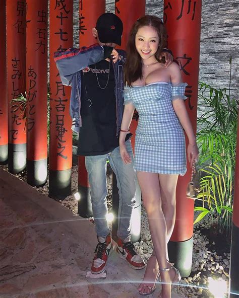 Hot girl thị phi Thúy Vi khoe dáng ở bể bơi nhưng dân tình chỉ mải soi khoảnh khắc để lộ vùng