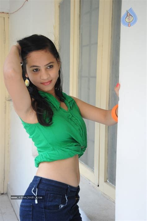 Aasha Hot Stills Photo 15 Of 62