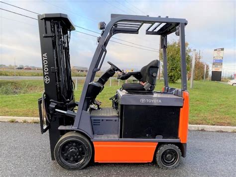 Chariot élévateur électrique sur pneus à bandage Toyota 10750