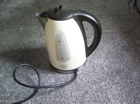 SWAN CREAM ELECTRIC CORDLESS KETTLE | in Kilmarnock, East Ayrshire | Gumtree