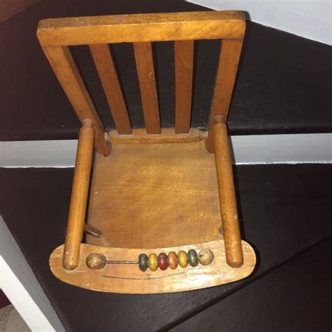 Jouet vintage petite chaise haute de poupée