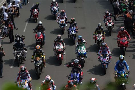 Foto Jelang Motogp Indonesia Para Pebalap Bakal Parade Di Mataram