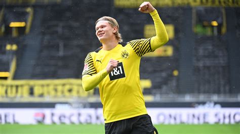 Erling Haaland Is Wearing Yellow Black Sports Dress 4K HD Borussia ...