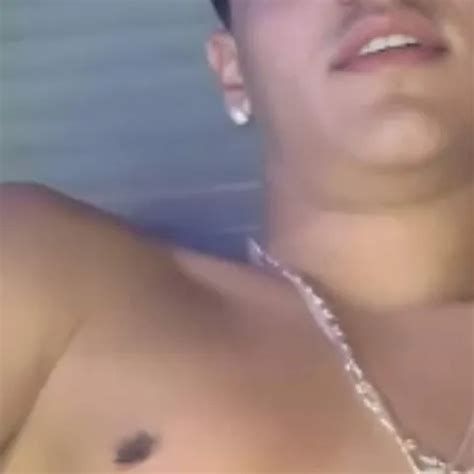 Milf erwischt Nachbar beim Wichsen und beschließt zu helfen xHamster