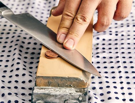 How To Sharpen A Machete With A Stone - Best of Gethuk