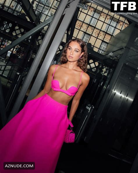 Sarah Lysander Carter Sexy Seen Showing Off Her Hot Tits At The Valentino Womenswear Fashion