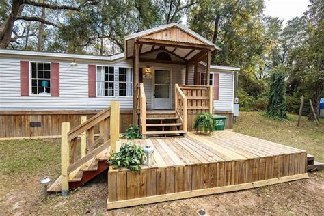 Mobile Home Decking: 7 Things to Know