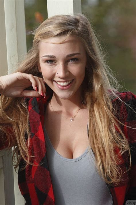 Kendra Sunderland Scrolller