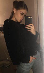 Sexy And Hot Girls In Mirror Barnorama