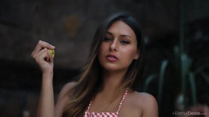 YARINA SUPER HOT AND BEAUTIFUL TEEN SOLO SHOW