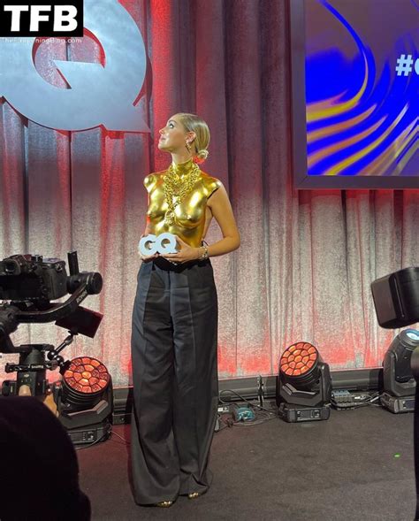 Chiara Ferragni Shows Her Golden Tits At The GQ Men Of The Year 2021