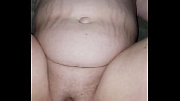 Éjacule sur et dans la chatte de sa femme sur la table XVIDEOS