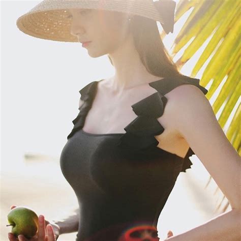 Mua H Nh Th T H Ng P Set Bikini Vai Nh Hoa Si U Xinhh C En Xanh