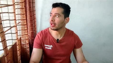 Joven de 19 años es soprendido usando un dildo por el mejor amigo de su hermano y se lo termina