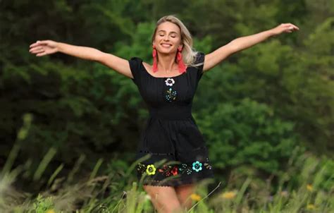 Wallpaper Grass Sexy Pose Hands Dress Blonde Beauty Cara Mell