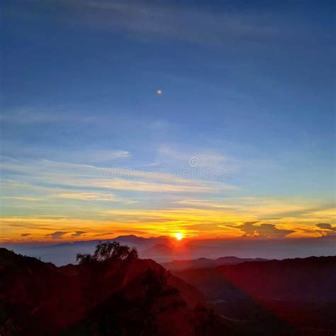 Sunrise Dari Gunung Bromo Indonesia Stock Photo Image Of Bromo Dari