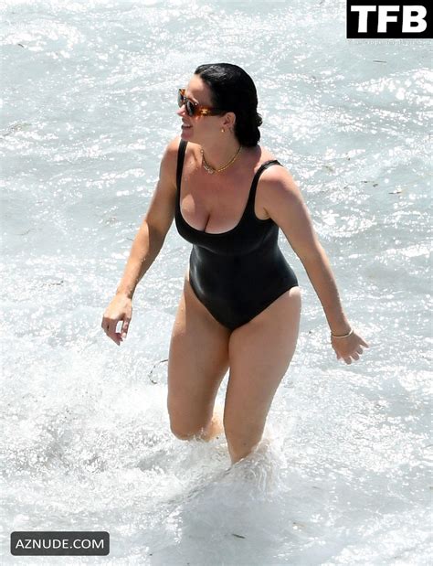 Katy Perry Sexy Seen Flaunting Her Hot Figure Wearing A One Piece Swimsuit At The Beach In