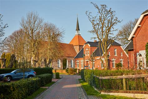 Rysum - malerischen Warftendorf im südwesten Ostfrieslands ...