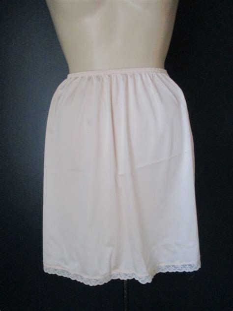 Vintage Warners Short Nude Half Slip Champagne Nude Gem