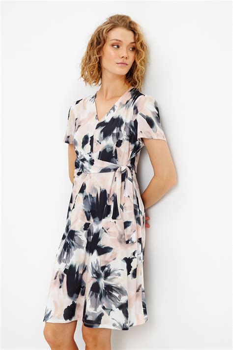 In Front Liz Klänning Vindås 211 Nude Best of Basic