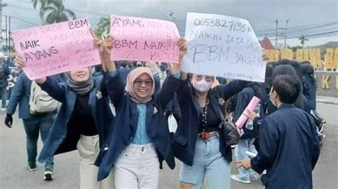 Viral Spanduk Demo Naikin Saya Saja Bbm Jangan Sosiolog Bukan