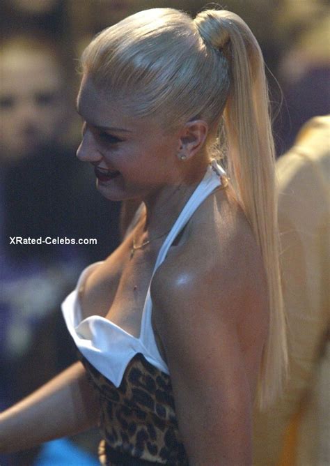 Nagie Celebrytki Gwen Stefani Nude Nip Slip Porn Pic