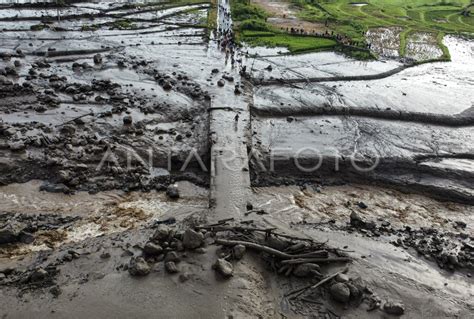 Banjir Lahar Dingin Di Tanah Datar ANTARA Foto