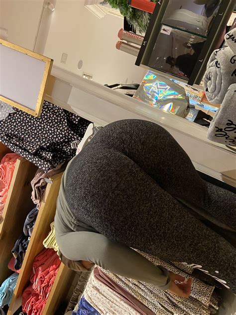 Mall Workers Hungry Ass Spandex Leggings Yoga Pants Forum