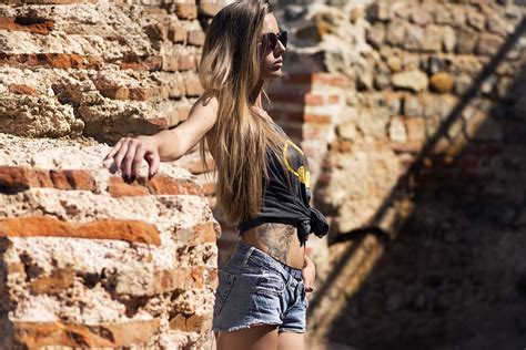 Leisure Activity Blonde Belly Sea Sunglasses Jean Shorts Shorts