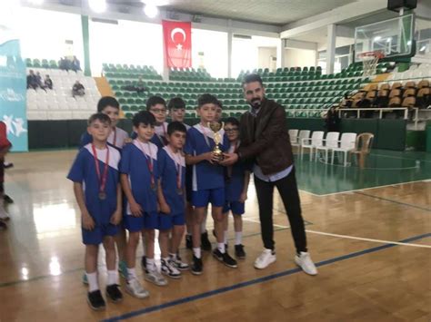 KÜÇÜK KIZLAR VE KÜÇÜK ERKEKLER VOLEYBOL TAKIMLARIMIZ İL İKİNCİSİ OLDU