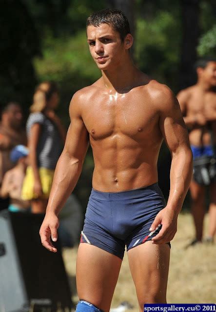 GAY MANS PLEASURE SPORTY GUYS IN SPANDEX