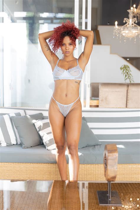 Elektra Nude Pictures Rating