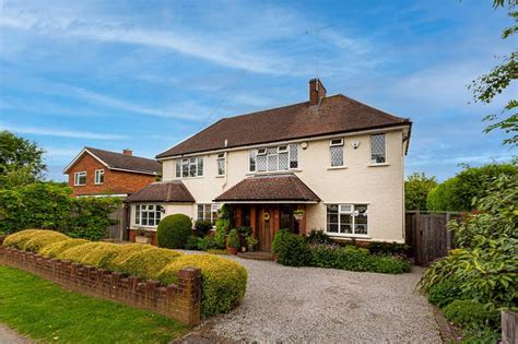 Sauncey Avenue Harpenden Hertfordshire 4 Bed Detached House £1 750 000