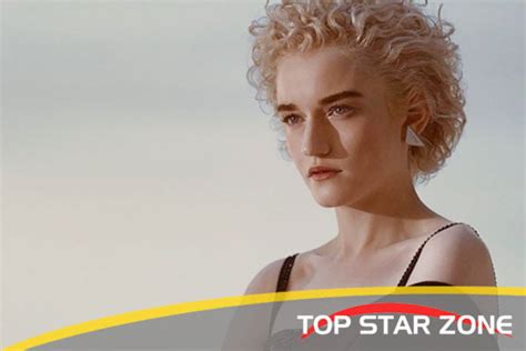 Julia Garner Net Worth, Bio, Age, Height, Boyfriend, Wiki.