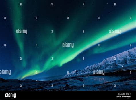 Aurora borealis svalbard winter hi-res stock photography and images - Alamy