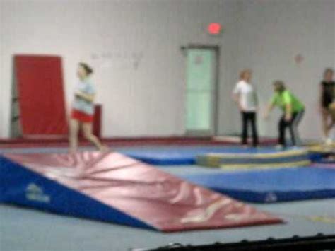 Round off flip flop - YouTube