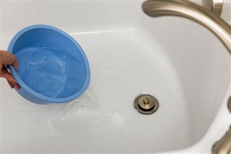 how to clean yellow stains in bathtub
